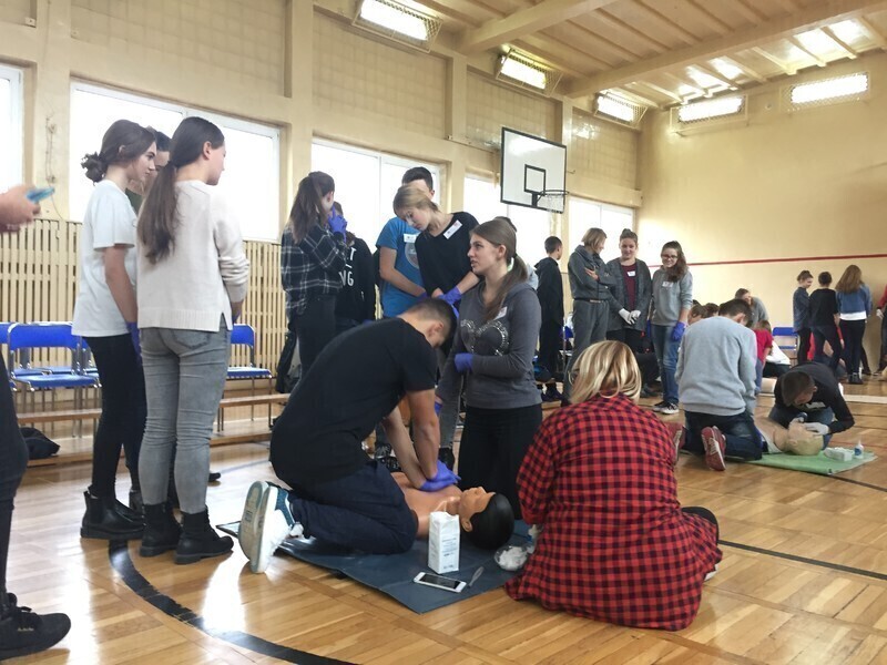 Zdjęcie 4: Uczyli się jak prawidłowo wykonać masaż serca