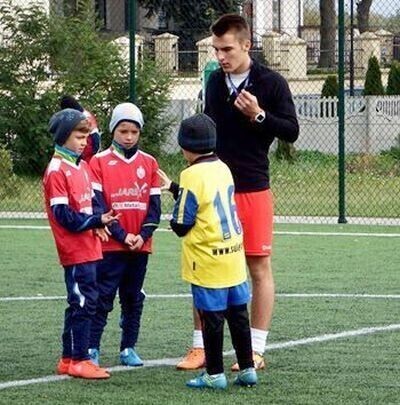 Grali na orliku w Ręcznie