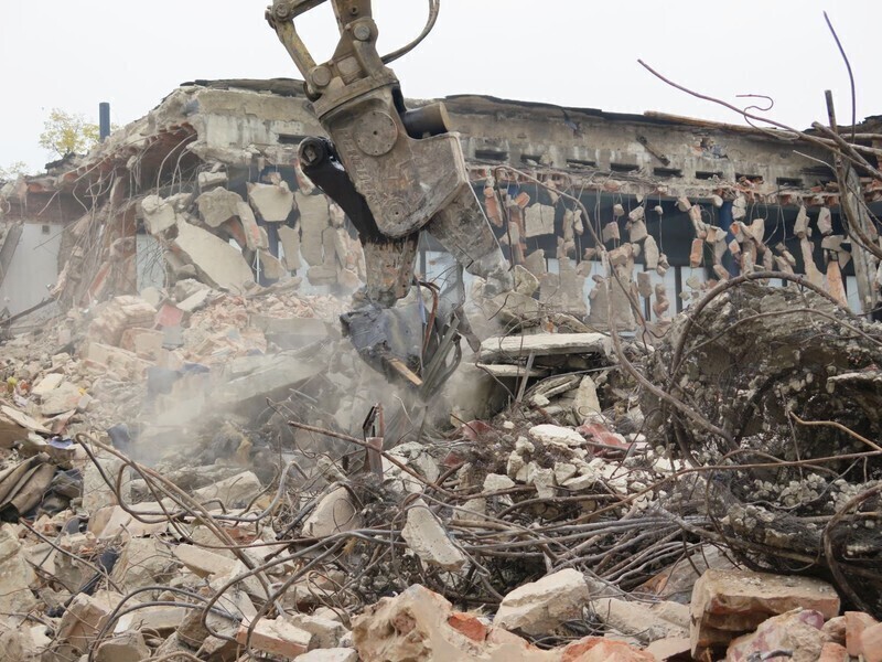 Zdjęcie 11: Demolka trwa