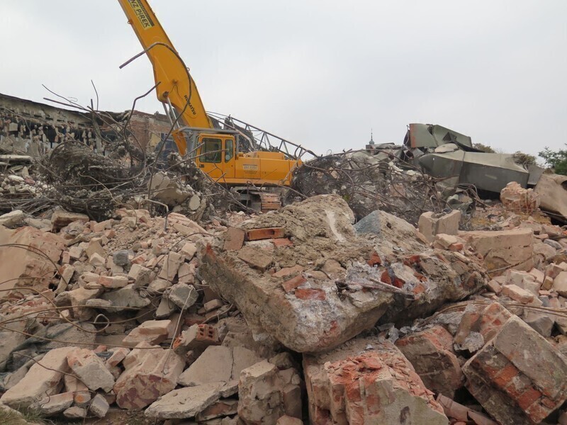 Zdjęcie 12: Demolka trwa