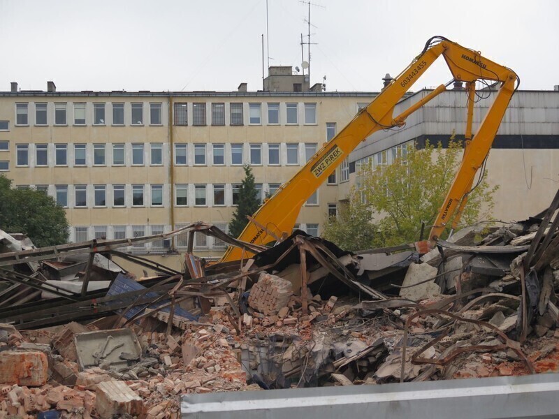 Zdjęcie 13: Demolka trwa