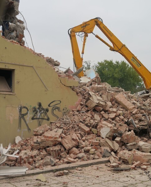 Zdjęcie 14: Demolka trwa