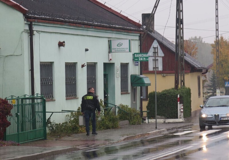 Zdjęcie 3: Napad na bank w Ręcznie. Ten co zwykle 