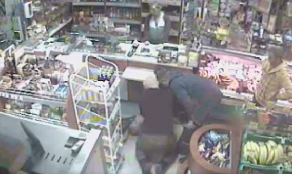 Uratował życie mężczyźnie reanimując go w sklepie