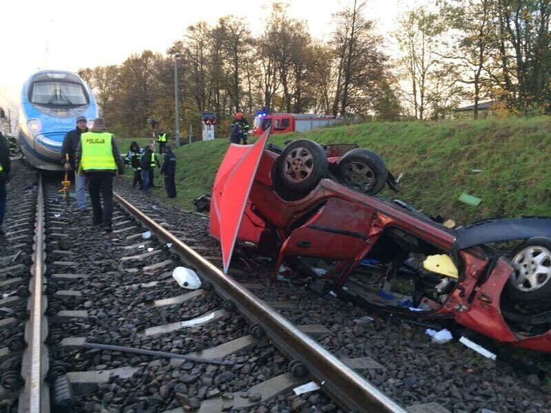 Zdjęcie 2: Na przejeździe kolejowym w Raciborowicach zginął 31-letni mężczyzna