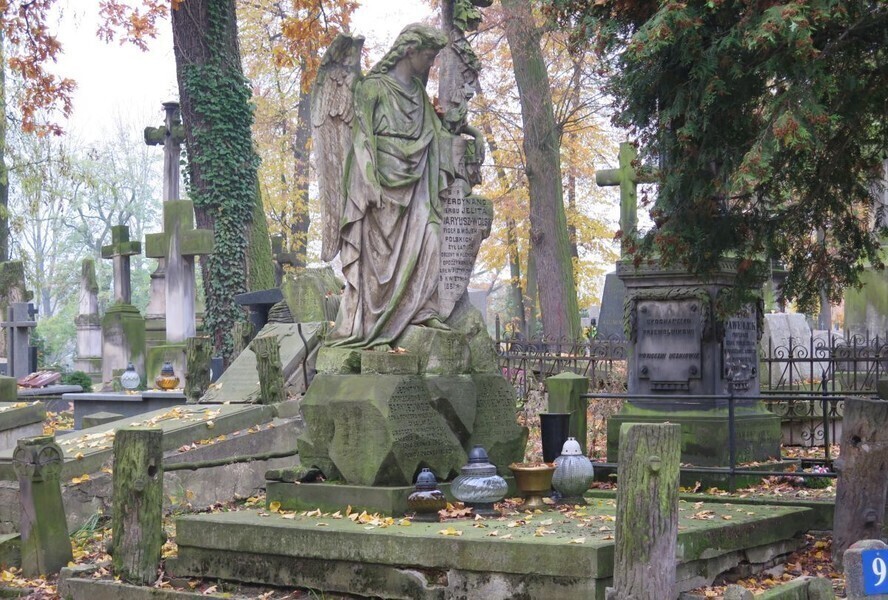Trwa kwesta na ratowanie zabytkowych nagrobków
