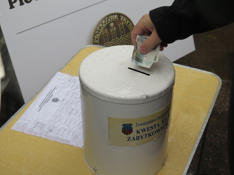 Zdjęcie 1: Kwesta na cmentarzach trwa