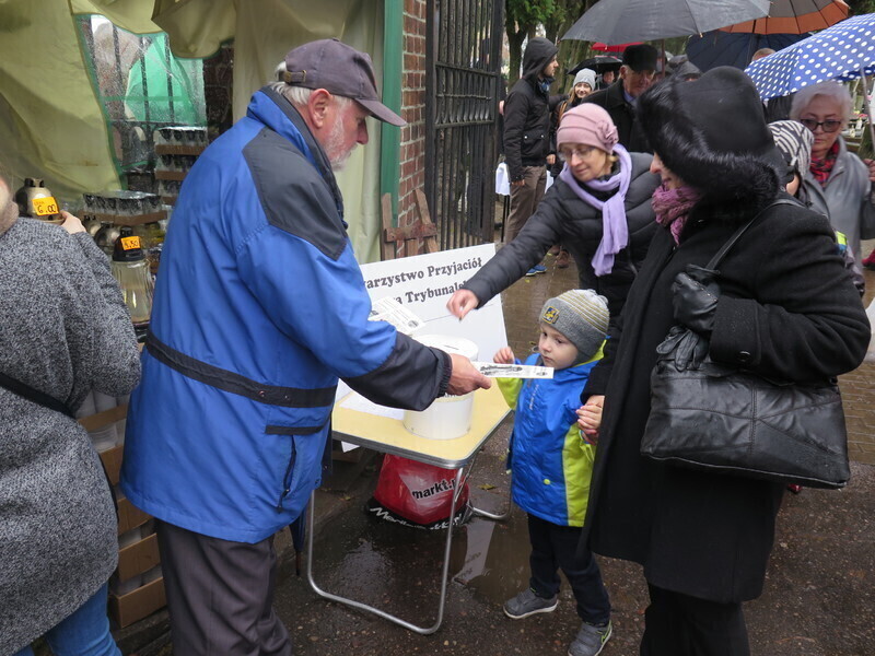 Zdjęcie 3: Kwesta na cmentarzach trwa