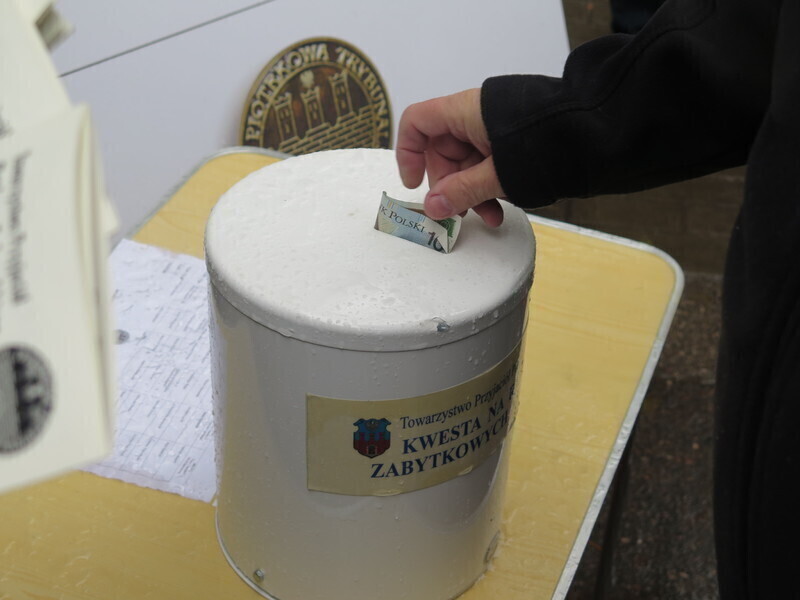 Zdjęcie 5: Kwesta na cmentarzach trwa