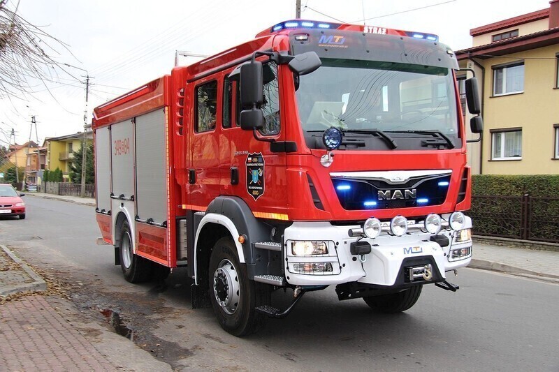 Zdjęcie 2: W Woli Krzysztoporskiej mają nowy wóz strażacki 