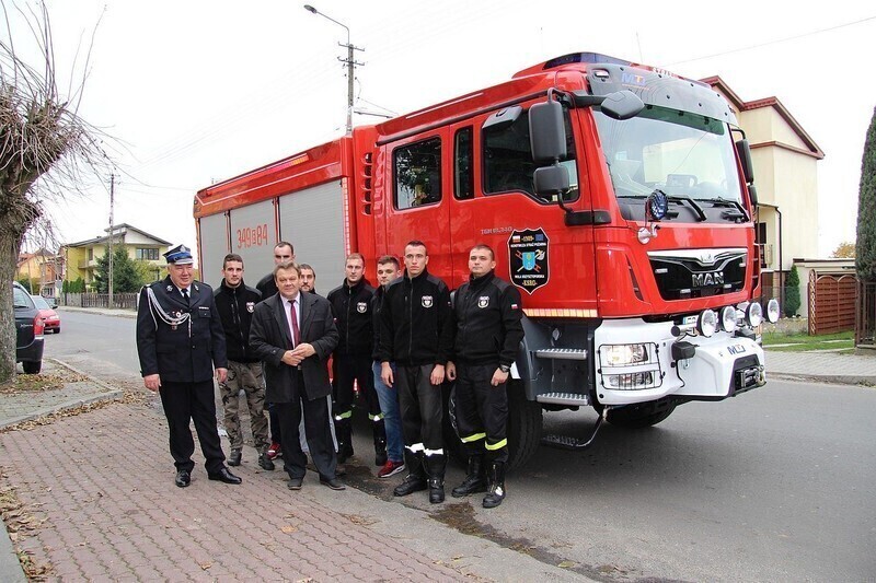 Zdjęcie 3: W Woli Krzysztoporskiej mają nowy wóz strażacki 