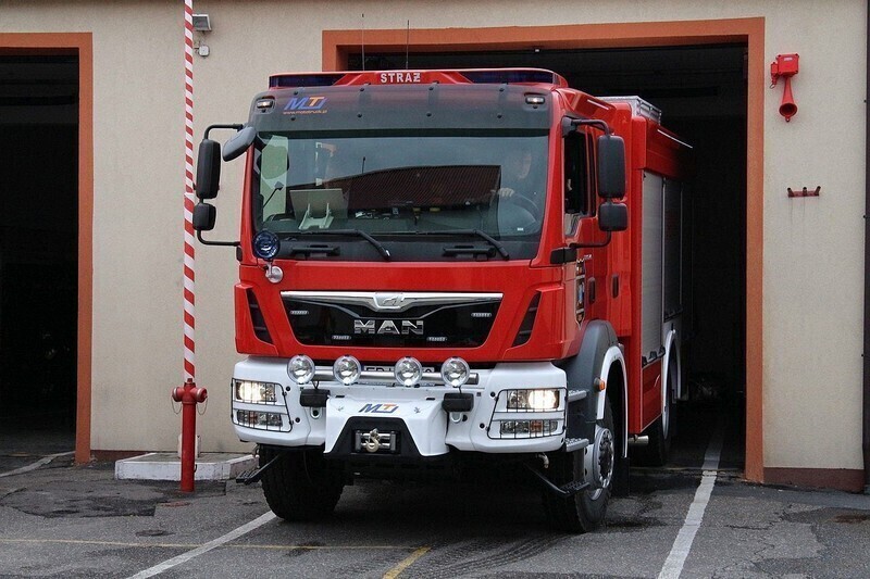 Zdjęcie 9: W Woli Krzysztoporskiej mają nowy wóz strażacki 