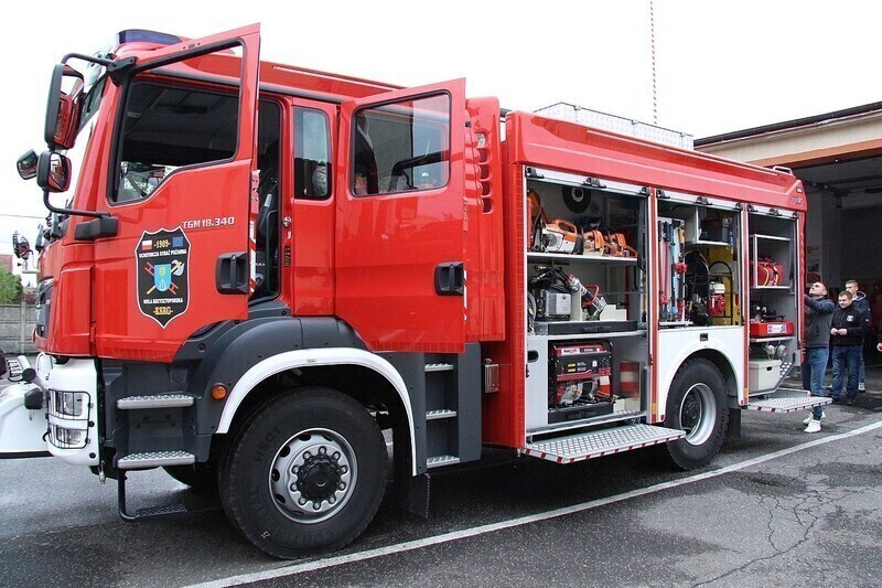 Zdjęcie 13: W Woli Krzysztoporskiej mają nowy wóz strażacki 