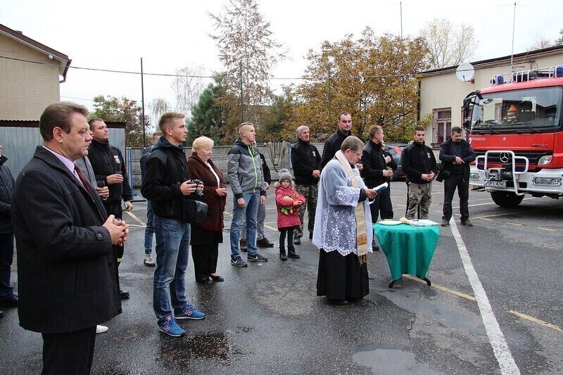 Zdjęcie 14: W Woli Krzysztoporskiej mają nowy wóz strażacki 
