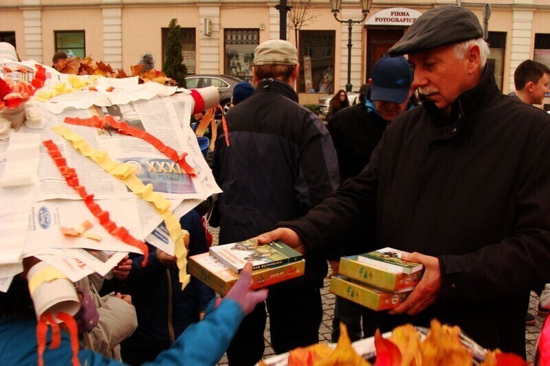 Zdjęcie 4: Wędrówka pod ekoparasolami z PTTK