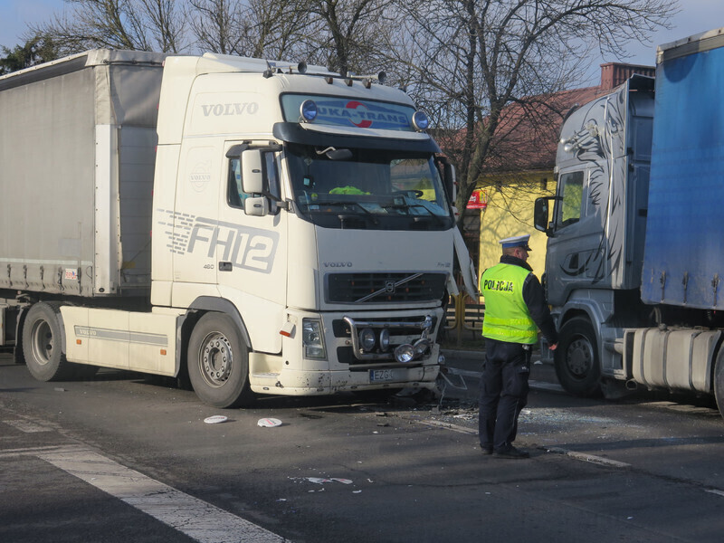 Zdjęcie 2: Kolizja na DK 12 w Poniatowie