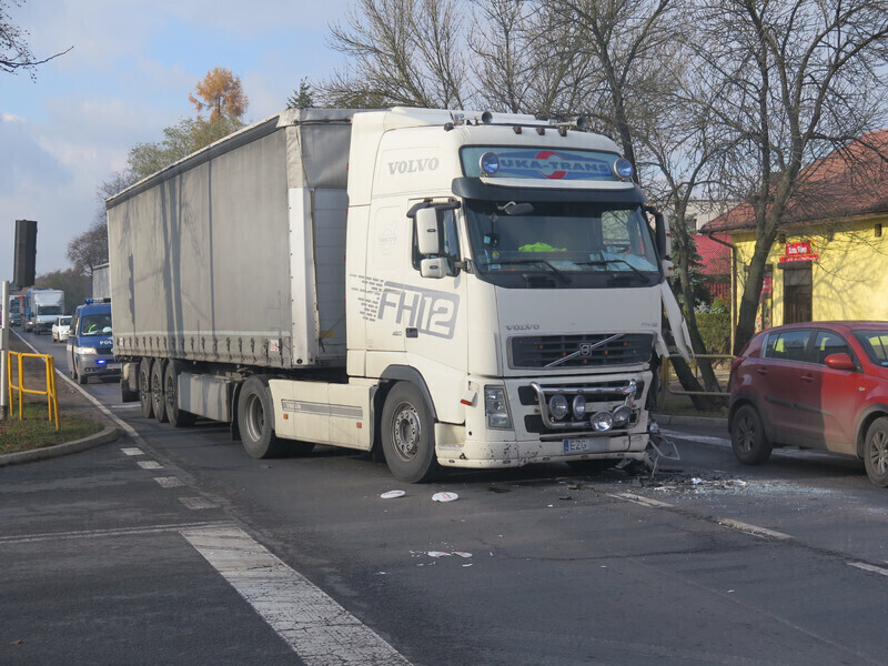 Zdjęcie 3: Kolizja na DK 12 w Poniatowie