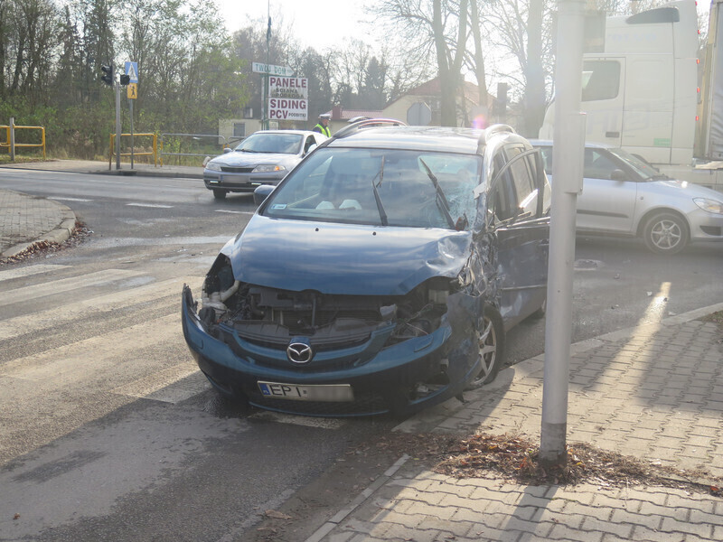 Zdjęcie 4: Kolizja na DK 12 w Poniatowie