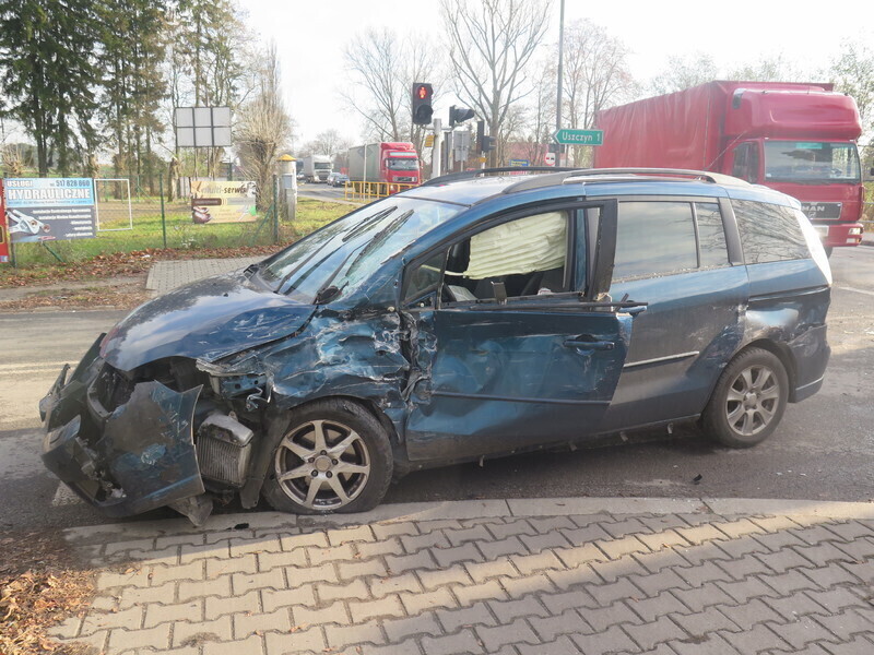 Zdjęcie 5: Kolizja na DK 12 w Poniatowie