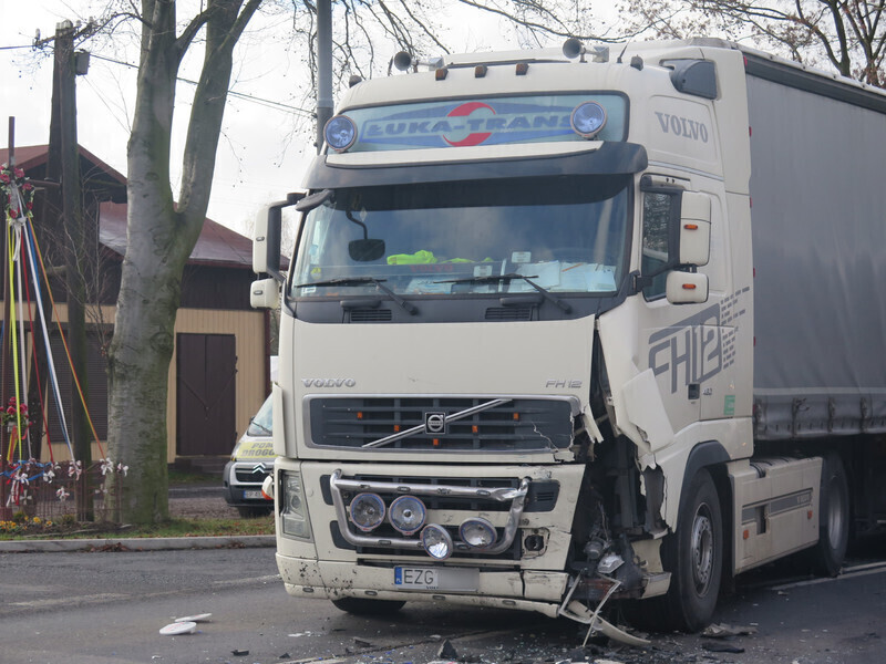 Zdjęcie 7: Kolizja na DK 12 w Poniatowie