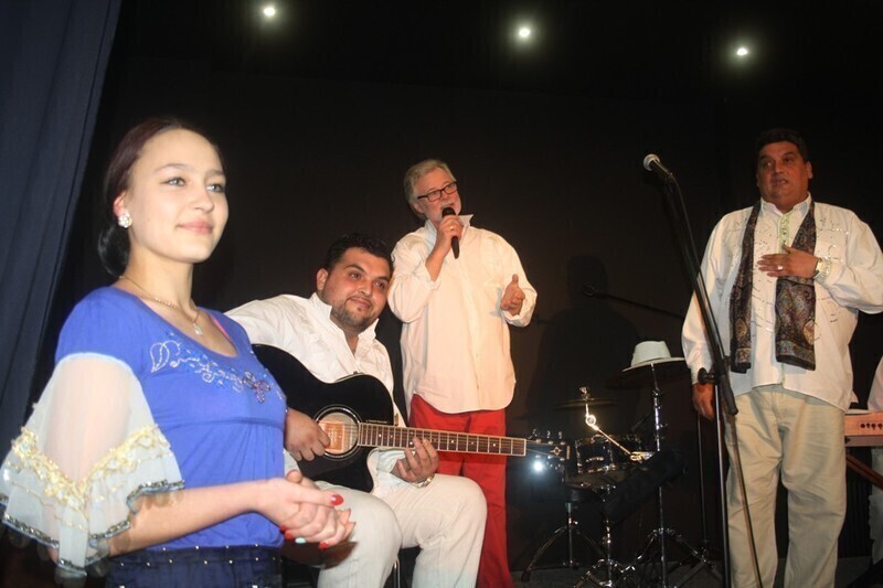 Zdjęcie 4: Dla seniorów wystąpił Jamaro Drom 