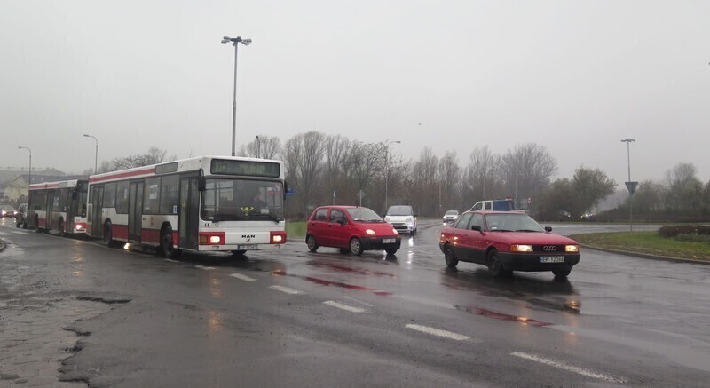 Zdjęcie 3: Do końca maja rondo Sulejowskie ma być przebudowane 