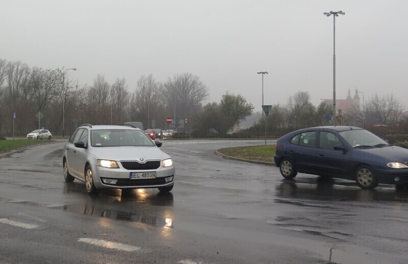 Zdjęcie 4: Do końca maja rondo Sulejowskie ma być przebudowane 