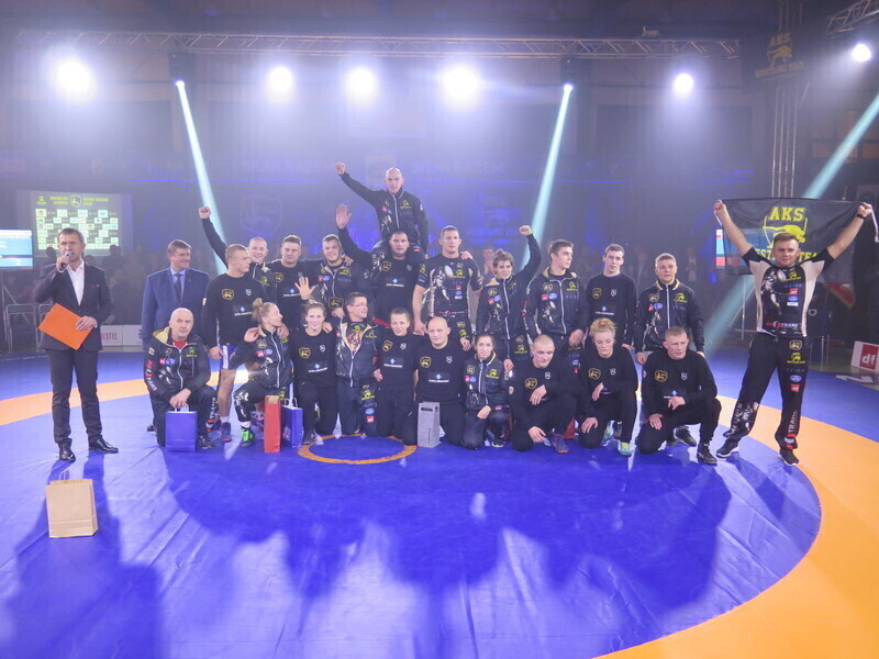 Mecz zapaśników przyciągnął tłumy