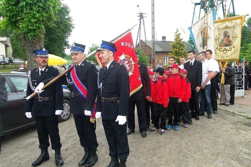 Zdjęcie 2: Młodzi ochotnicy z Parzniewic dostali legitymacje