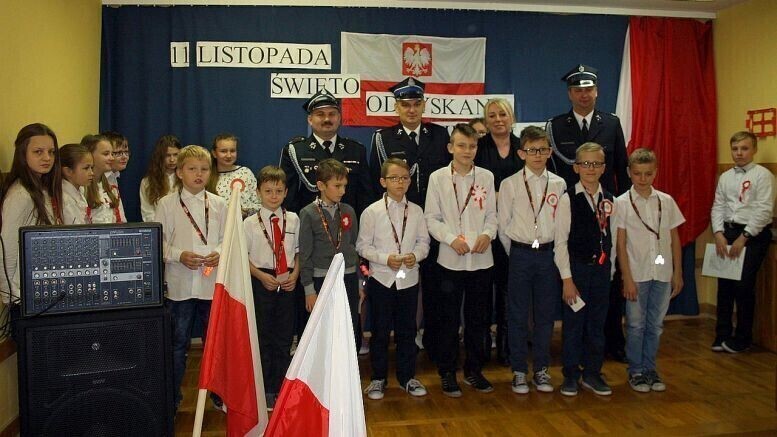 Zdjęcie 7: Młodzi ochotnicy z Parzniewic dostali legitymacje