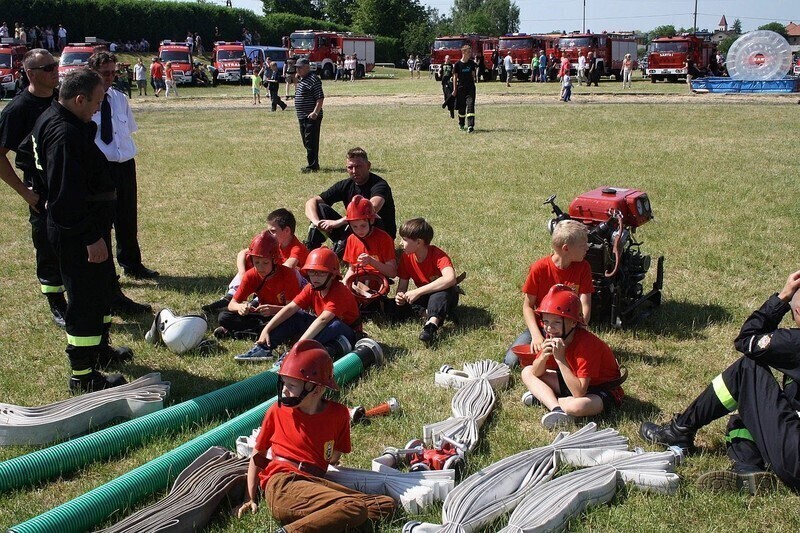 Zdjęcie 8: Młodzi ochotnicy z Parzniewic dostali legitymacje