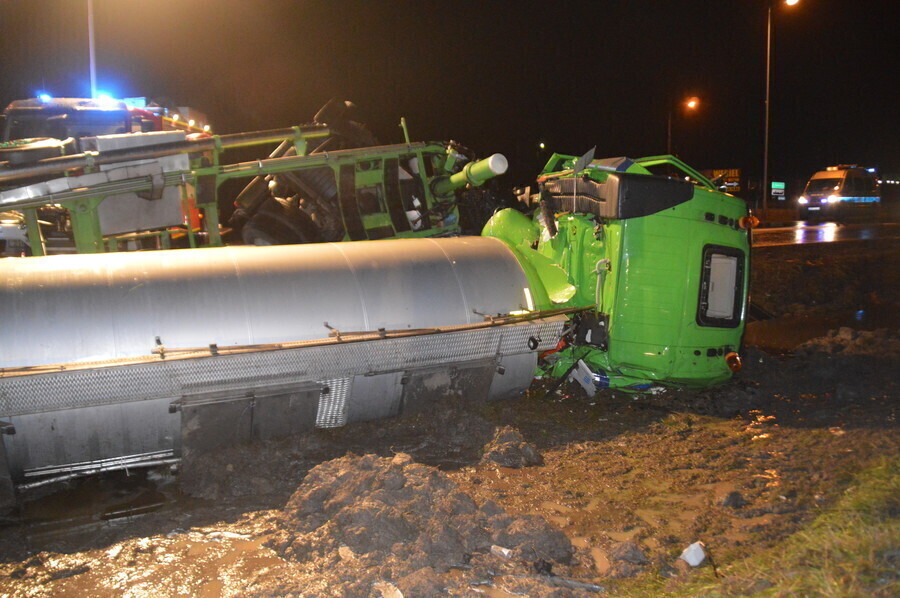 Zdjęcie 1: Rowerzysta przygnieciony przez cysternę [Aktualizacja]