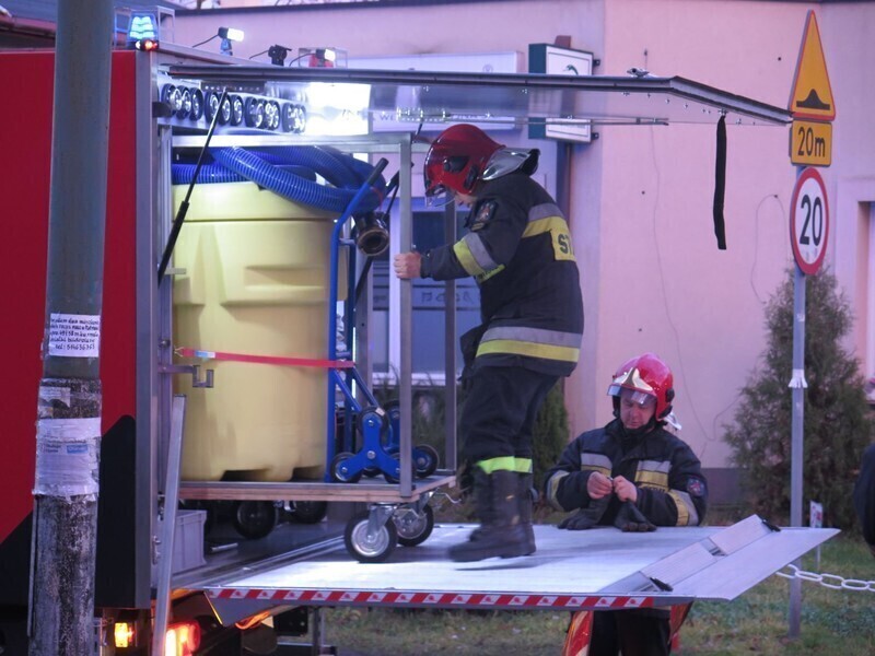 Zdjęcie 3: Skażenie chemiczne na basenie przy Belzackiej
