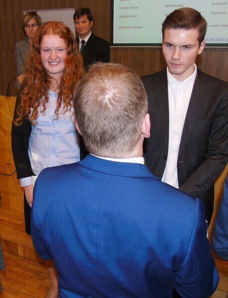 Zdjęcie 8: Uczennice z Bujen ze stypendiami premiera 