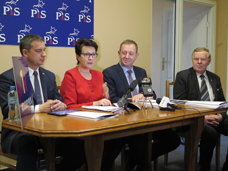Zdjęcie 1: Posłowie z regionu podsumowali rok rządów PiS