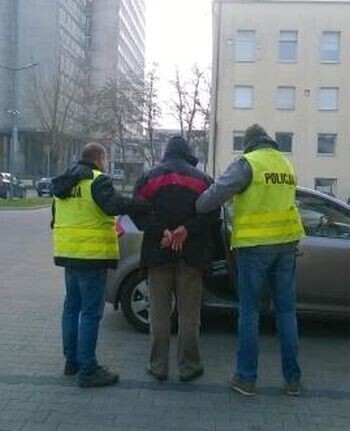 Zwyrodnialec który zakopał psa żywcem jest już w rękach policji. Jaka kara go czeka