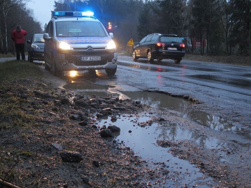 Zdjęcie 4: Wielka dziura na Rakowskiej. Kierowcy, uważajcie! 
