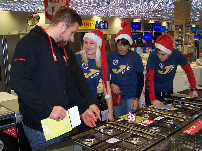 Zdjęcie 12: Sportowcy przygotowali Szlachetną Paczkę [GALERIA]