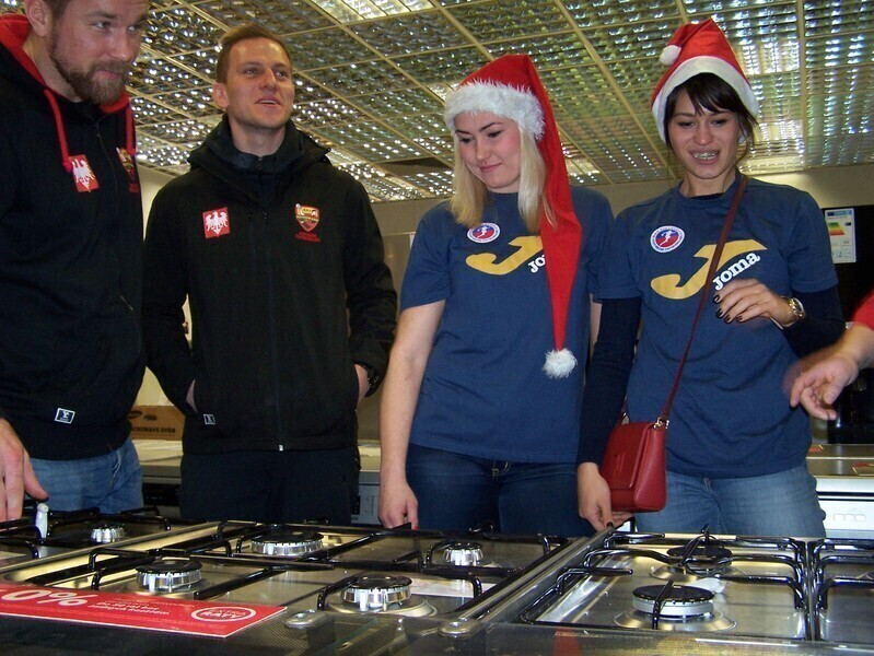 Zdjęcie 16: Sportowcy przygotowali Szlachetną Paczkę [GALERIA]