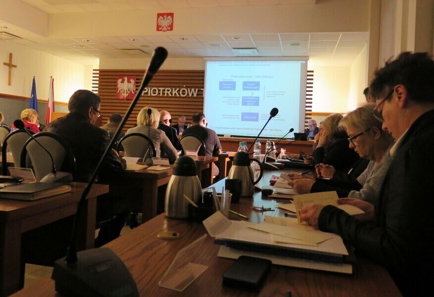 Zdjęcie 1: Nadzwyczajna dyskusja o ciepłownictwie w Piotrkowie 