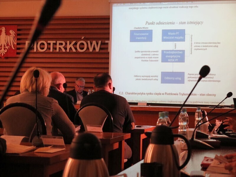Zdjęcie 3: Nadzwyczajna dyskusja o ciepłownictwie w Piotrkowie 