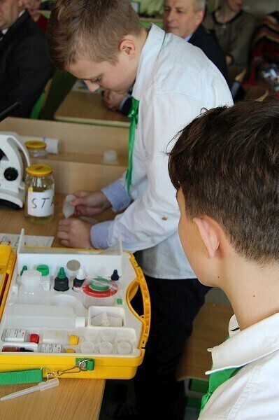 Zdjęcie 12: W ekopracowni w Krzyżanowie zaczęli od eksperymentów