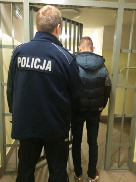 Bójka przed barem w Piotrkowie. Zatrzymany 25-latek