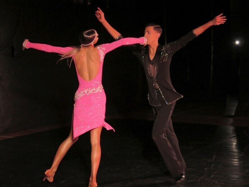 Zdjęcie 1: Ognisty taniec w sali sportowej SP12