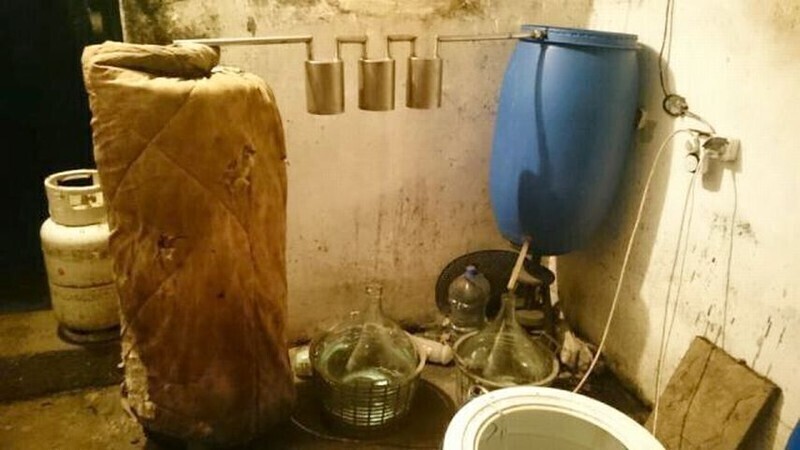 Zdjęcie 2: Nielegalny alkohol na terenie gminy Czarnocin 