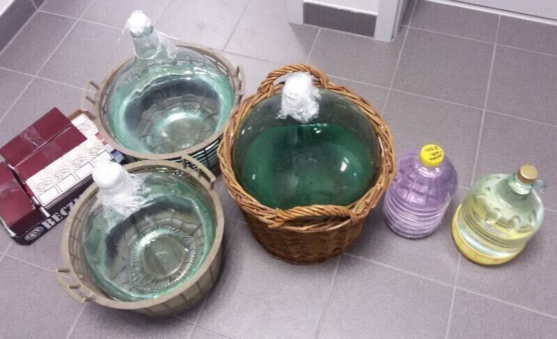 Zdjęcie 3: Nielegalny alkohol na terenie gminy Czarnocin 