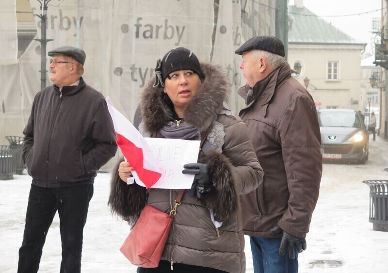 Zdjęcie 2: Protest przed biurem PiS w Piotrkowie 