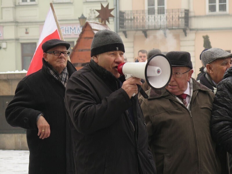 Zdjęcie 10: Protest przed biurem PiS w Piotrkowie 