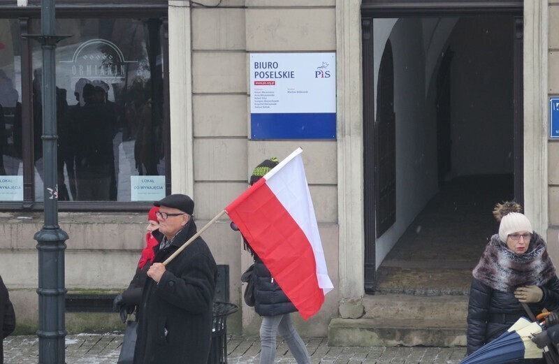 Zdjęcie 12: Protest przed biurem PiS w Piotrkowie 