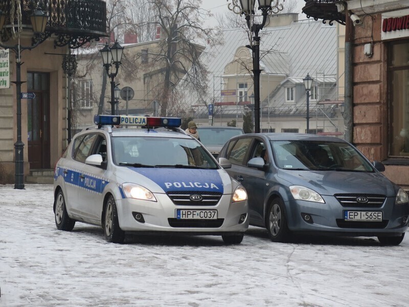 Zdjęcie 13: Protest przed biurem PiS w Piotrkowie 